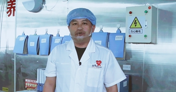 全國五一勞動獎?wù)芦@得者、陜西榆林四海食品配送有限責(zé)任公司生產(chǎn)班組組長 趙志新 李凡攝_副本.jpg